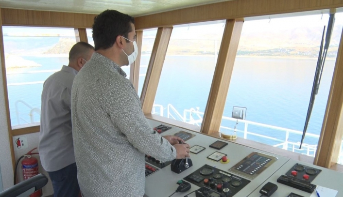 Başkan Alan, Elazığ-Tunceli arasında feribotla yolcu taşıdı
