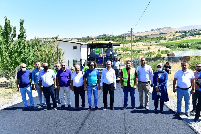 Başkan Çınar, asfalt serimi ve imar yolu açma çalışmalarını inceledi
