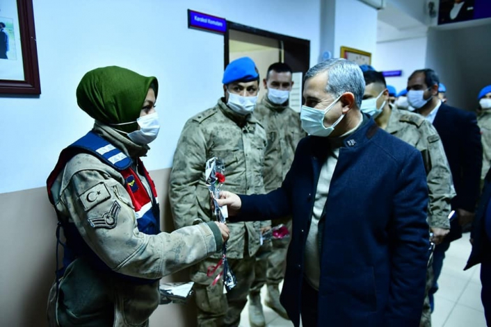 Başkan Çınar, görevlileri yeni yılda yalnız bırakmadı
