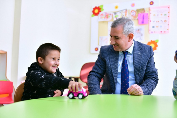 Başkan Çınar, özel çocuklarla bir araya geldi
