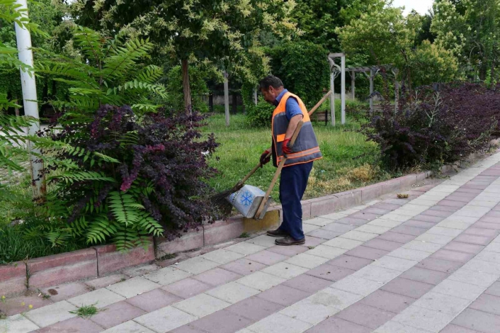 Başkan Çınar, sanayi sitesinde gerçekleşen temizlik çalışmalarını inceledi
