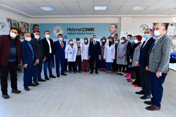 Başkan Çınar, tekstil kursunu ziyaret etti
