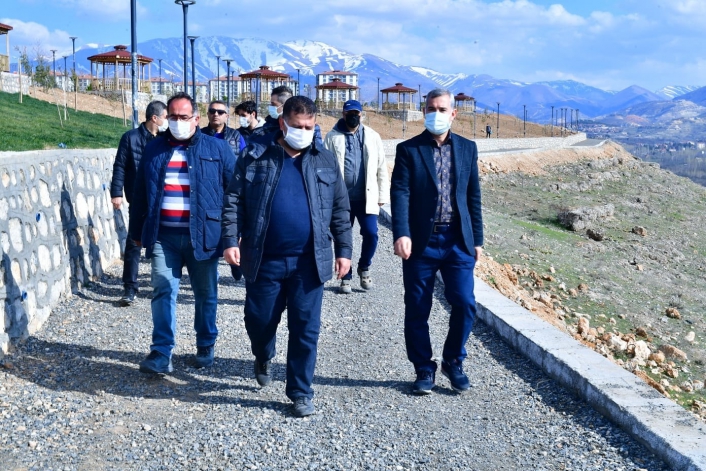 Başkan Çınar, yapımı süren seyir terasını inceledi
