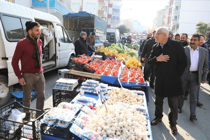Başkan Güder, pazarcı esnafının taleplerini dinledi
