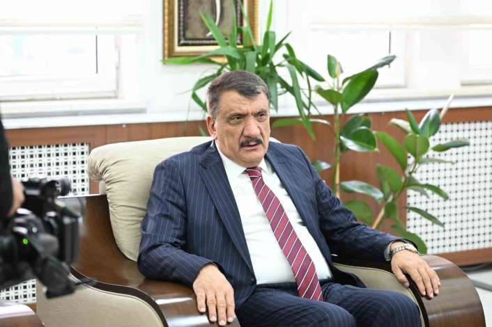 Başkan Gürkan: `Eğitime katkılarımız sürecek´
