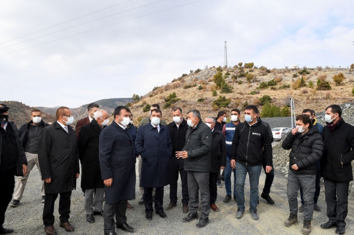 Başkan Gürkan sahadaki personellerle bir araya geldi

