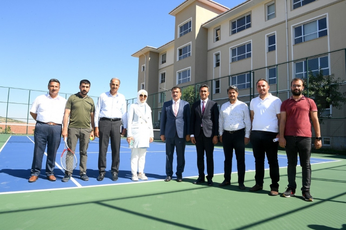 Başkan Gürkan, spor lisesindeki tesisleri inceledi
