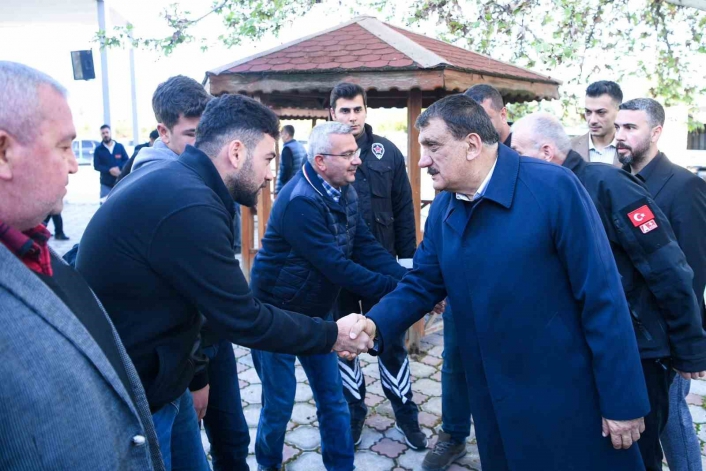Başkan Gürkan vatandaşlarla bayramlaştı
