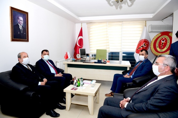Başkan Gürkan veterinerlerin sorunlarını dinledi

