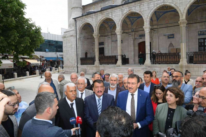 Başkan Gürkan, Yeni Cami´deki çalışmalarla ilgili değerlendirmede bulundu
