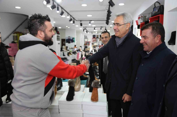 Başkan Özdemir, esnafı ziyaret etti
