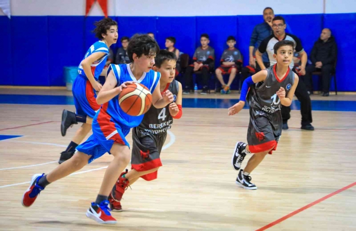 Basketbol küçükler grup birinciliği maçları Sivas´ta başladı
