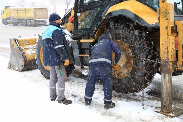 Battalgazi Belediyesinin karla mücadele çalışması başladı
