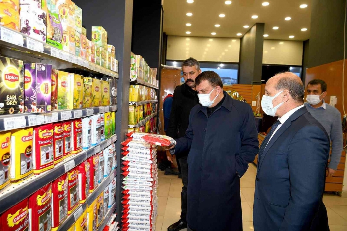 Belediye Başkanı Gürkan, Esenlik Süpermarketleri ziyaret etti
