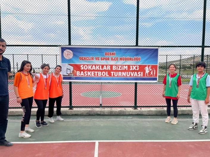 Besni´de Sokaklar Bizim 3x3 Basketbol Turnuvası düzenlendi
