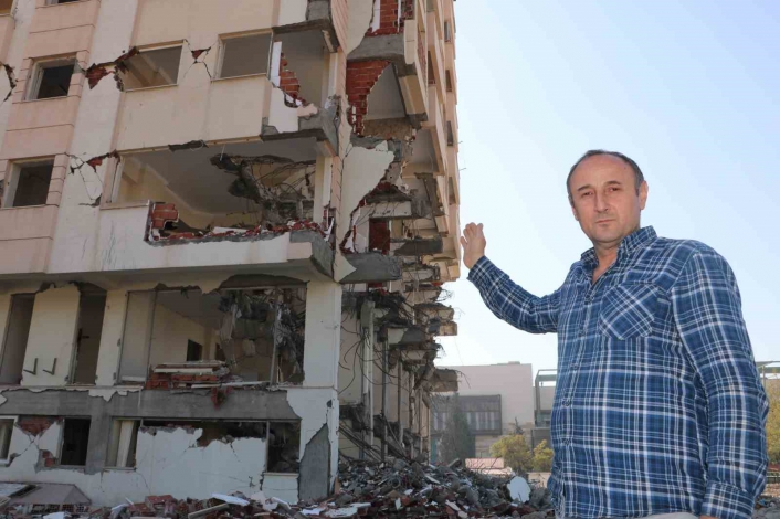 Bina yıkımını üstlenen firmanın ´işi yarım bırakıp kaçtığı´ iddiası
