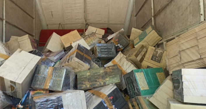 Binlerce kitabı çalarak geri dönüşüm tesisine satan şüpheliler suçüstü yakalandı
