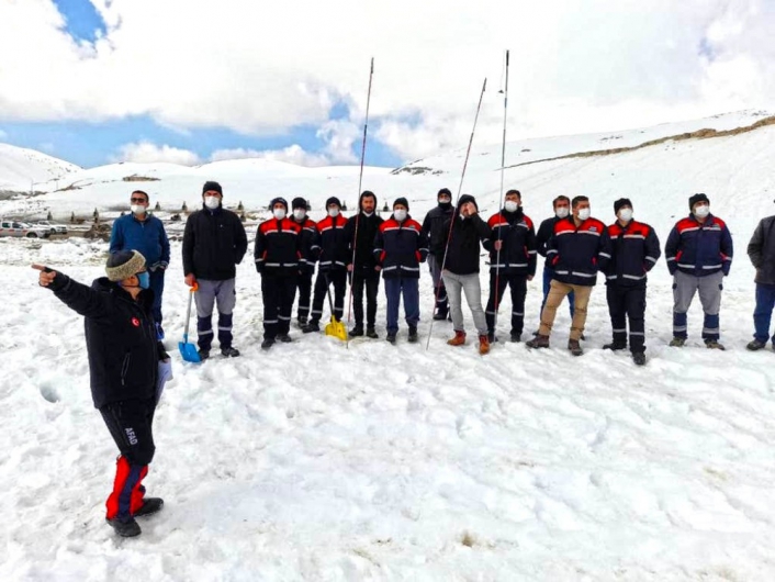 Büyükşehir ekiplerine karla mücadele eğitimi
