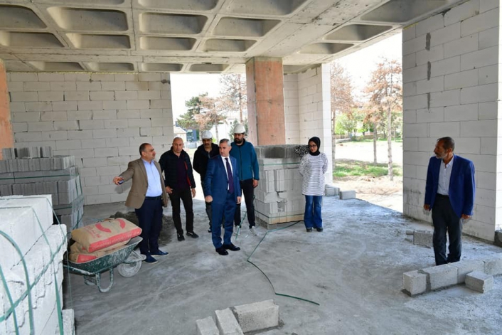 Çınar, yeni belediye binası inşaatını inceledi

