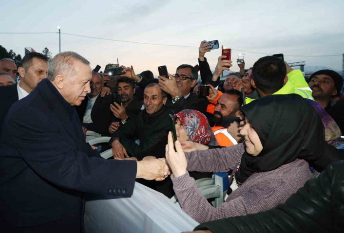 Cumhurbaşkanı Erdoğan, Doğanşehir´de konteyner kenti ziyaret etti
