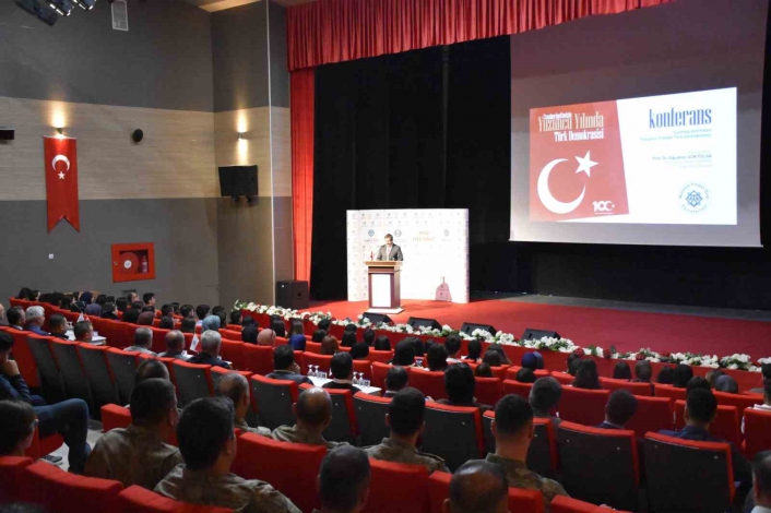 Cumhuriyeti´nin 100. Yılında `Türk Demokrasisi´ paneli
