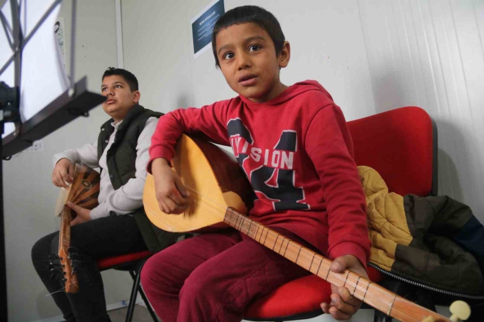 Depremzede çocuklar, psikososyal destek müzik atölyesinde buluştu
