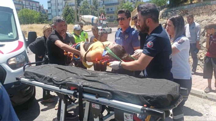 Devrilen elektrikli bisikletin sürücü yaralandı

