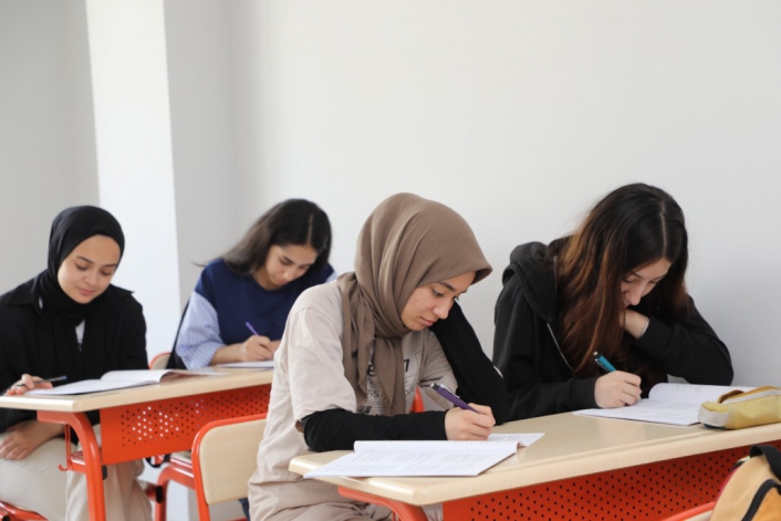 Elazığ Belediyesi, O sene, bu sene sloganı ile Elazığspor temalı YKS deneme sınavı gerçekleştirdi
