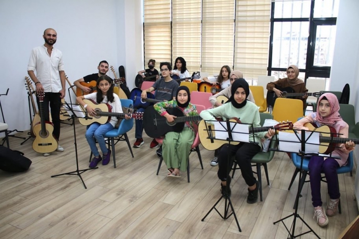 Elazığ Belediyesinin enstrüman kurslarına yoğun ilgi
