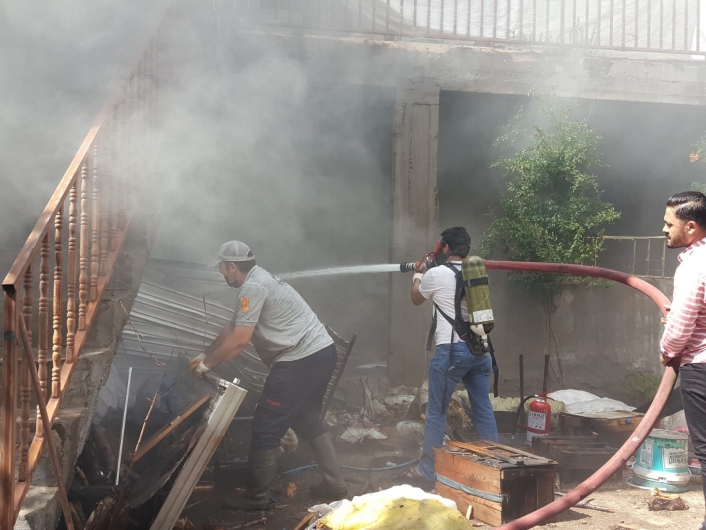 Elazığ´da ev yangını: 2 kişi dumandan etkilendi
