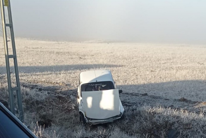 Elazığ´da gizli buzlanma kazaya neden oldu, 1 kişi yaralandı
