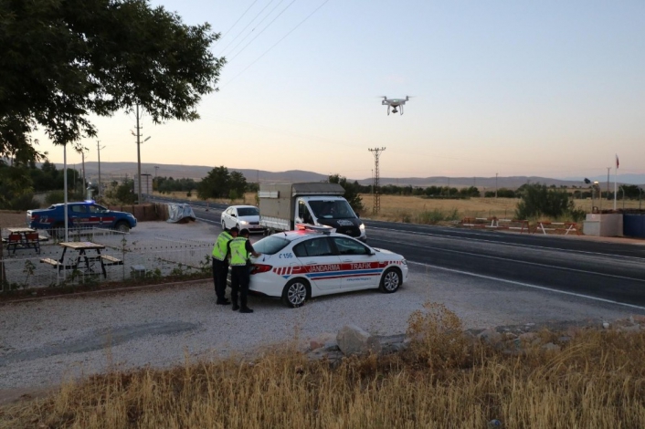 Elazığ´da jandarma, drone destekli uygulamayla vatandaşları uyardı
