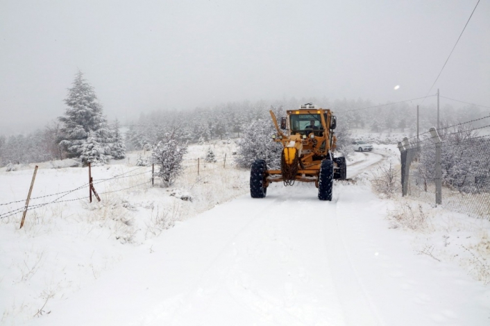 Elazığ´da kar nedeniyle 13 köy yolu ulaşıma kapalı
