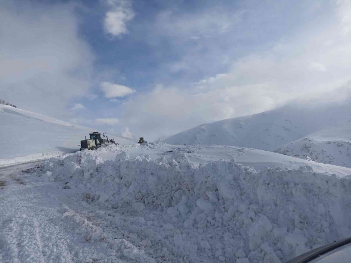 Elazığ´da kar yağışı nedeni ile 26 köy yolu ulaşıma kapandı
