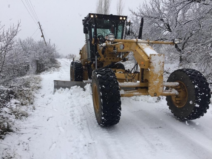 Elazığ´da kar yağışı nedeniyle 396 köy yolu ulaşıma kapandı
