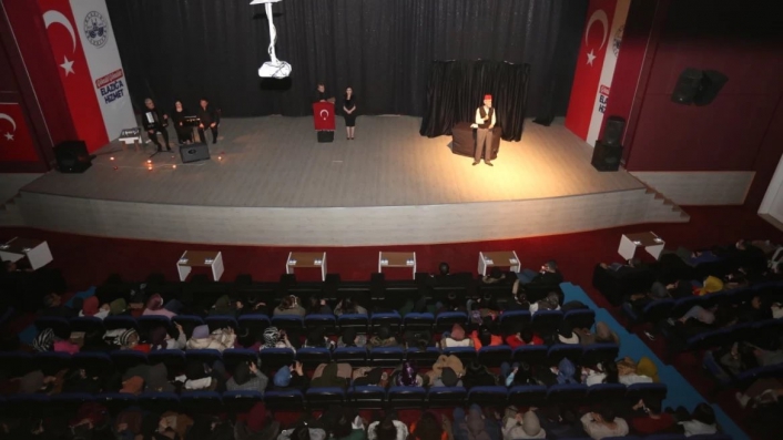 Elazığ´da Mehmet Akif Ersoy, `Bizim Akif´ adlı tiyatro oyunuyla anıldı
