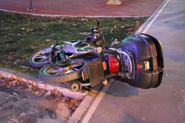 Elazığ´da otomobil motosiklete çarptı: 1 yaralı
