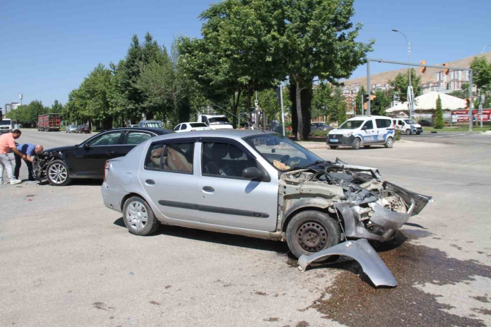 Elazığ´da trafik kazası: 3 yaralı
