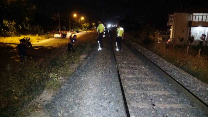 Elazığ´da trenin çarptığı kadın ve çocuk yaralandı
