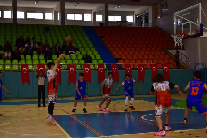 Elazığ´da U16 Basketbol Yerel Lig müsabakaları başladı
