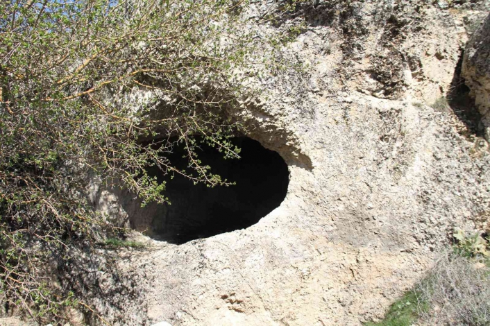 Elazığ´da Urartular döneminden kalma kaya mezarlarının turizme kazandırılması bekleniyor
