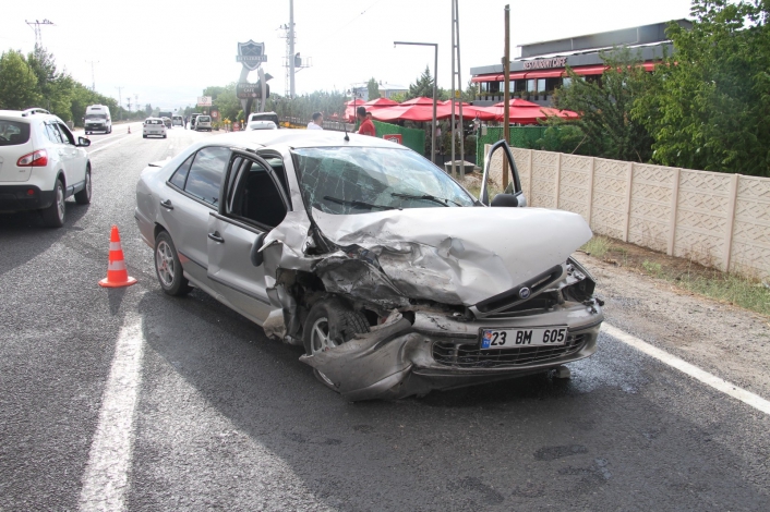 Elazığ´da zincirleme trafik kazası: 3 yaralı
