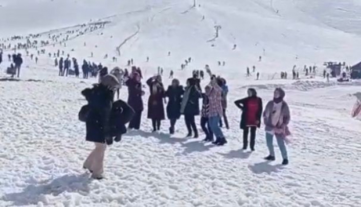 Elazığ Hazarbaba Kayak merkezinde vatandaşlar doyasıya eğlendi
