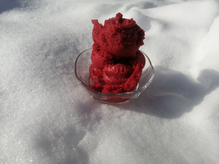 Elazığ´ın patentli lezzeti vişne dondurmasına kışın yoğun ilgi

