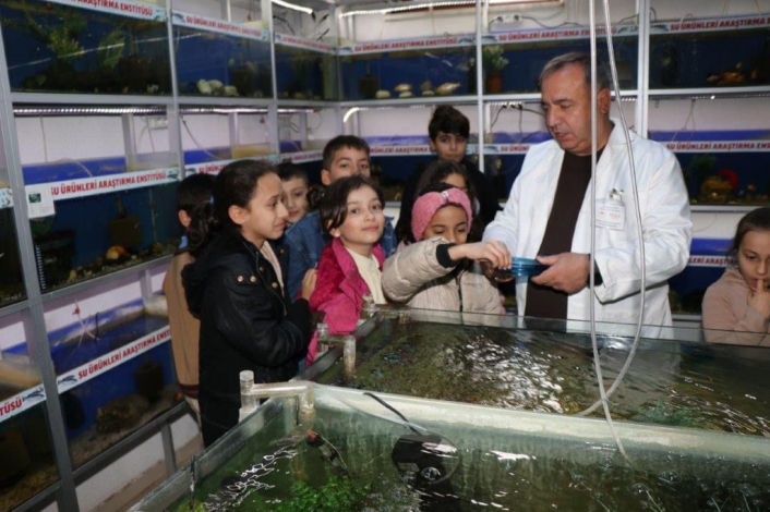 Elazığda öğrenciler Balık Müzesini gezdi

