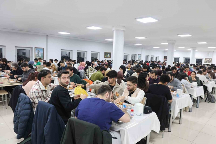 Elazığda üniversite öğrencilerine ücretsiz iftar veriliyor
