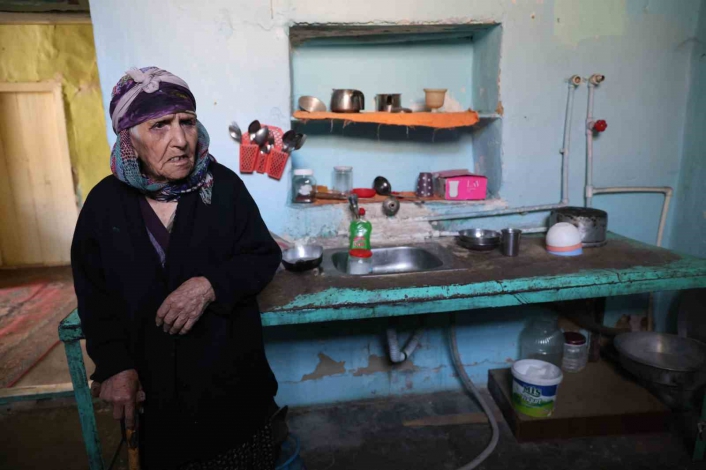 Elazığda yaşlı kadının yaşam mücadelesi
