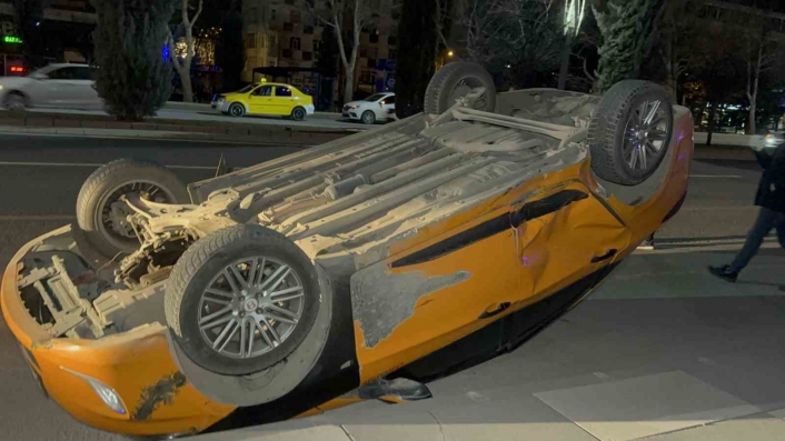 Elazığda zincirleme trafik kazası: 2 yaralı
