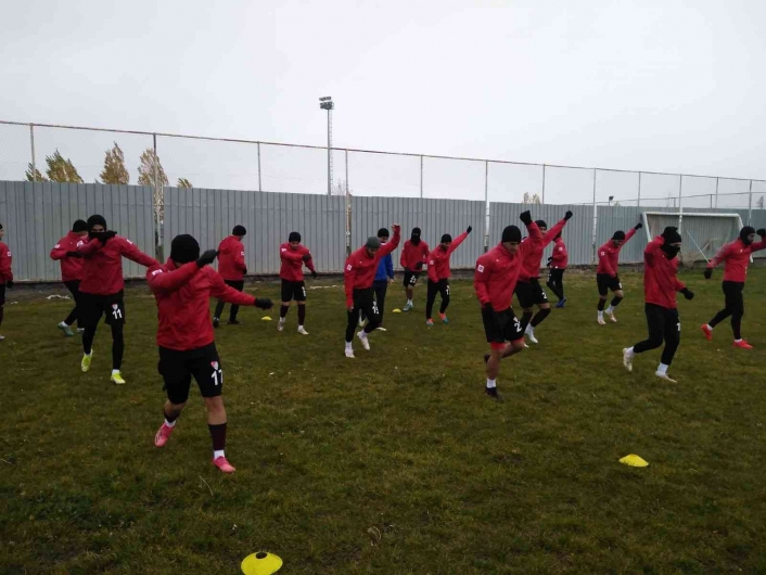 Elazığspor, Arnavutköy Belediye Gençlikspor maçına hazırlanıyor
