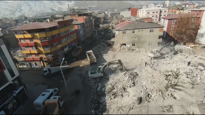 Elbistan´da ticaretin kalbinin attığı caddelerdeki yıkım FPV dronla görüntülendi
